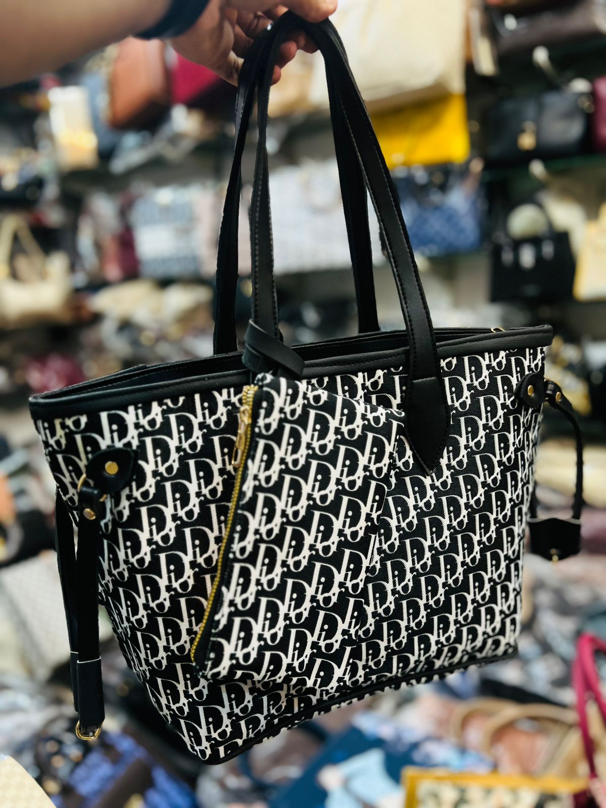 Christian Dior Book & Tote in white and black Dior Oblique embroidery