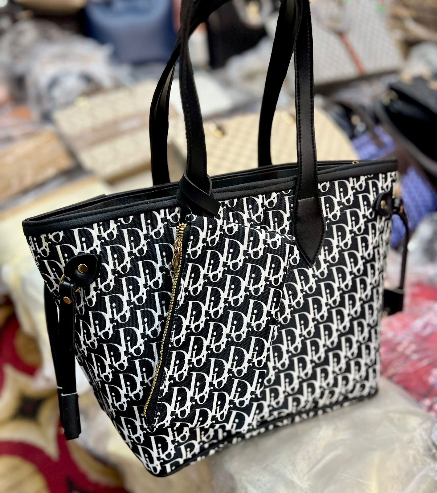 Christian Dior Book & Tote in white and black Dior Oblique embroidery