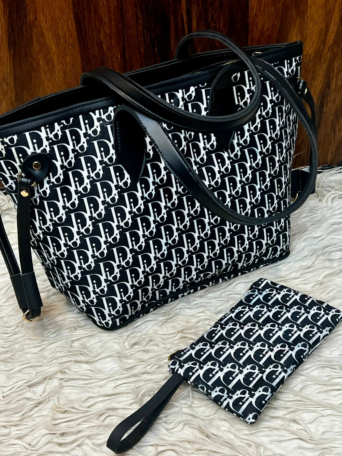 Christian Dior Book & Tote in white and black Dior Oblique embroidery