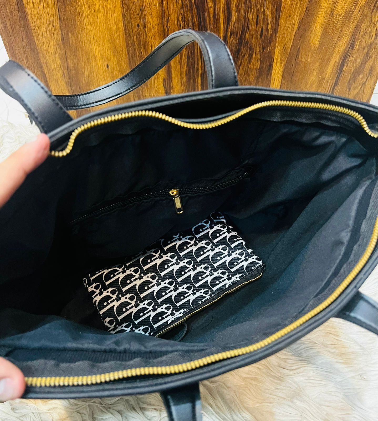Christian Dior Book & Tote in white and black Dior Oblique embroidery